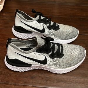 Like new size 8.5 NIKE epic react running shoes